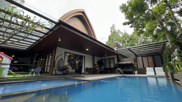 Villa Vamella at Vimala Hills 6 Bed Room Private Pool Billiards Karaoke, Reservar  Cipaok West Java