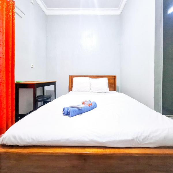 Q-Five Guest House YIA Kulon Progo Mitra RedDoorz, Reservar  Temon Yogyakarta
