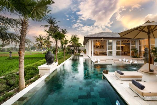 Villa Caroline by BaliSuperHost, Reservar  Hotéis em Bali com piscina, Piscina