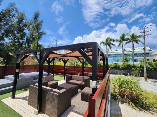 ビーチから徒歩6分広々としたテラスBBQ露天ジャグジーMorley2, Reservar  Onna 