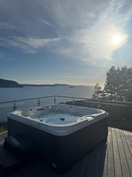 The Pulpit Rock Villa with sea view & jakuzzi, Reservar  Strand Rogaland