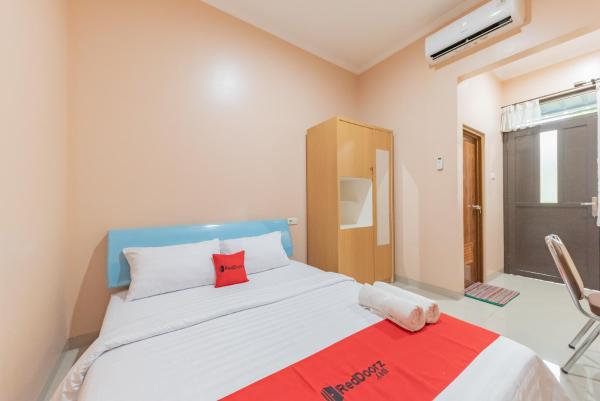 RedDoorz Syariah near Alun Alun Palimanan, Reservar  Klangenan 