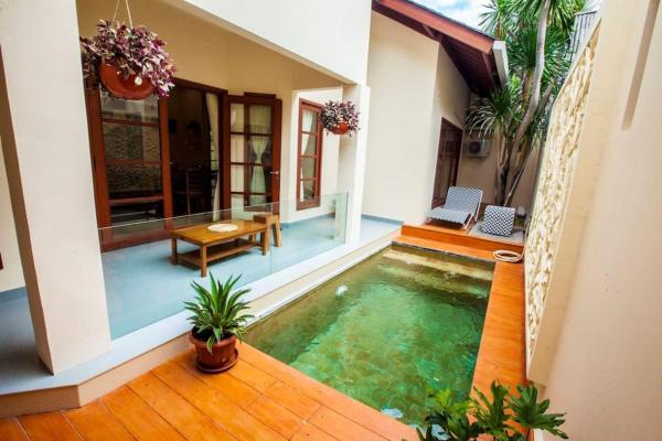 Vibrant Getaway in Seminyak: Villa Buyaya, Reservar  Hotéis em Bali com piscina, Piscina