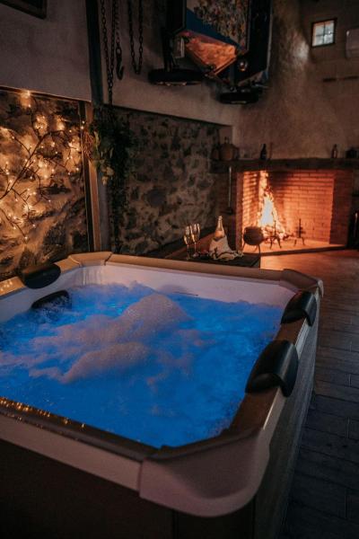 LARCADE Loft Industrial-Jacuzzi, Reservar  Castillo de Bayuela 