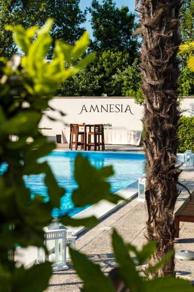 AMNESIA VILLAS, Reservar  Borghetto Marcas