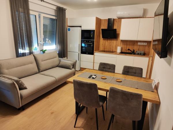 SzeCu Apartmanház, Reservar  Paks Tolna