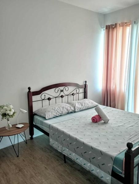 staycation one bedroom 38 sqm, Reservar  Hotéis em Luzon com Estacionamento, Estacionamento