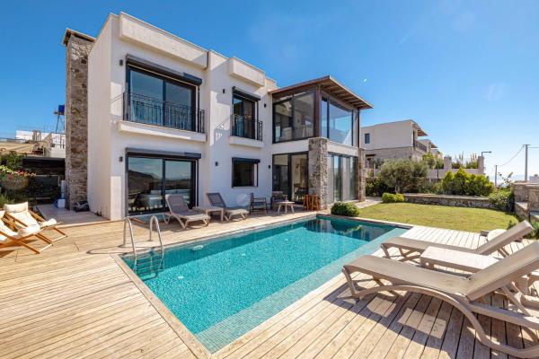 Elegant Villa Private Pool & Stunning Views, Reservar  Hotéis em Muğla com piscina, Piscina
