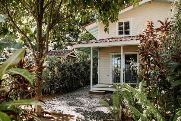 CherryTree Bungalow of Villa Paraiso / Beachfront, Reservar  Big Creek Isla Colon