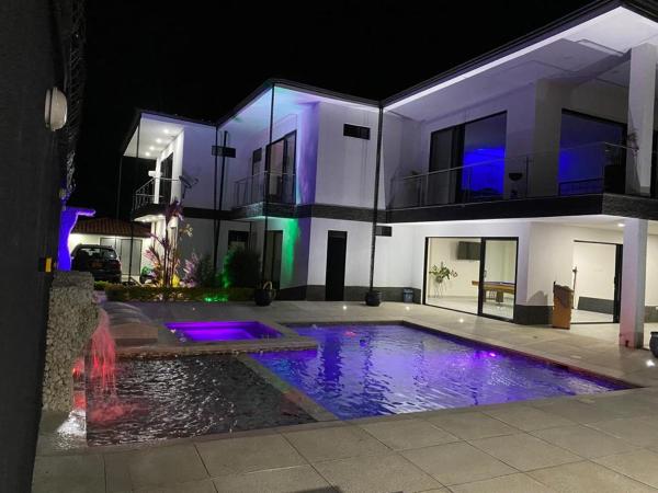 Chalet El Pilar Bacelona Quindio, Reservar Chalé Hotéis em Santander com Piscina, Piscina