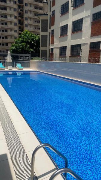 modern retreat residencies with amazing breathtaking city views, heated swimming pool ,gym ,private ample parking space which offers a luxurious living lifestyle, Reservar  Hotéis em Nairobi com Estacionamento, Estacionamento