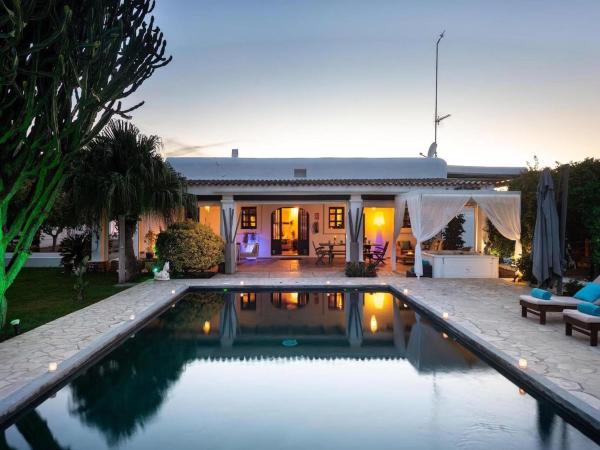 Villa in San Rafael with Private Pool, Reservar  Sant Rafael de Sa Creu Ibiza