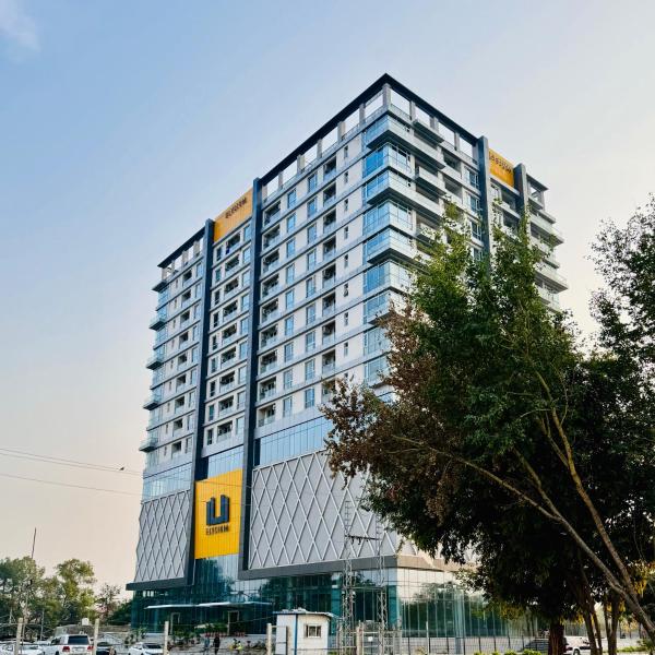 ELYSIUM TOWER Modern & Luxury Apartments Overlooking Centaurus Mall Islamabad, Reservar Apartamento Hotéis em Islamabade com Estacionamento, Estacionamento