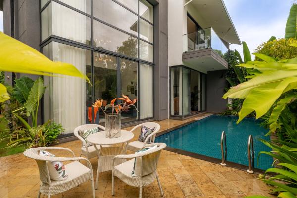 ELIVAAS PUro Sol 3-BHK Villa In a Gated Complex With Private Pool & Bathtub Near Popular Beaches, Reservar  Hotéis em Goa com piscina, Piscina