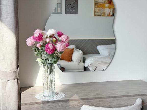 1BR Lake View Studio - Homestay Onsen Ecopark, Reservar  Hotéis com SPA em Hung Yen, SPA
