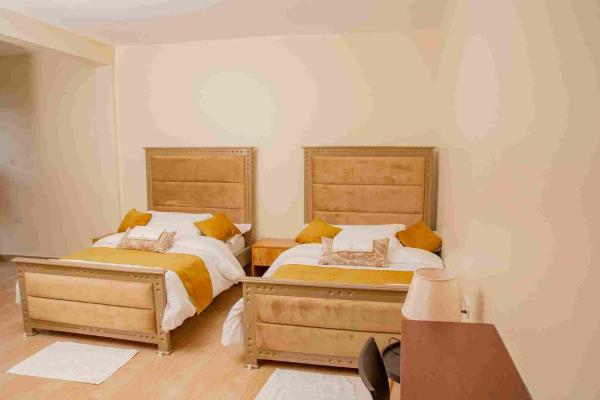 Pekasa Palace Hotel, Reservar  Hotéis em Western Uganda com Estacionamento, Estacionamento
