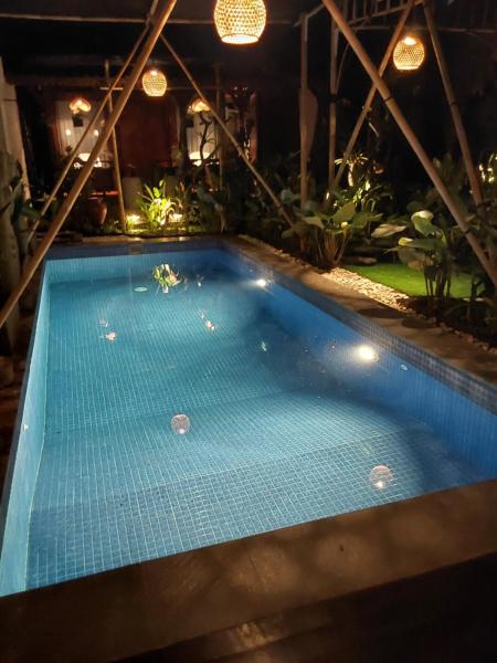 Navalia Rumah Kayu, Reservar  Hotéis em Bali com piscina, Piscina
