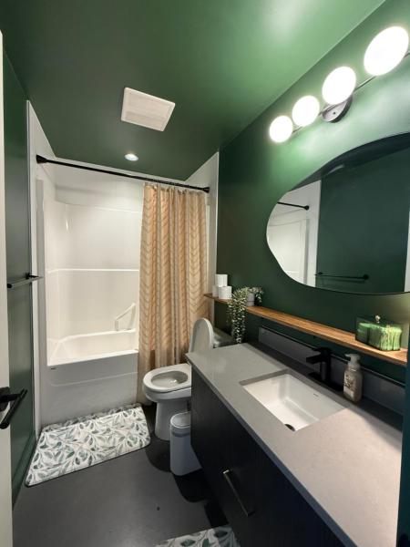 Stylish Condo, Riverview, Downtown East Village, Mins to Stampede, Saddledome, Reservar  Calgary Calgary Region