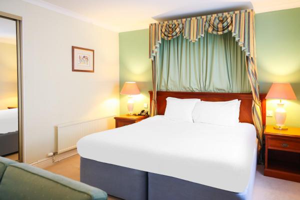 The Courtyard Hotel Near Leeds, Reservar  Hotéis em Merseyside com pequeno-almoço, Café da manhã
