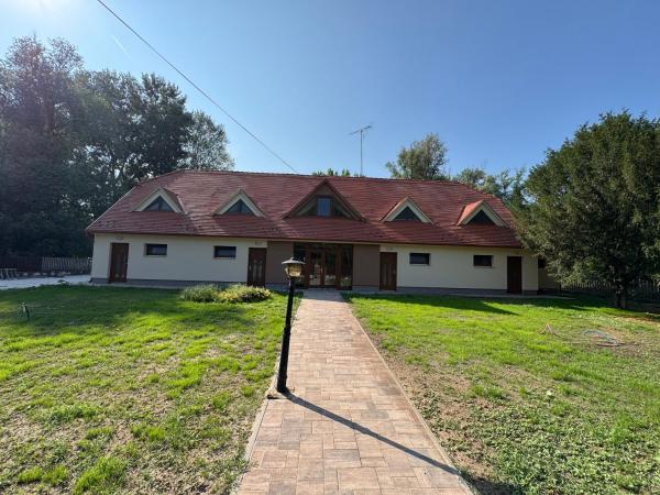 Sziget Apartmanház, Reservar  Hotéis em Southern Great Plain com piscina, Piscina