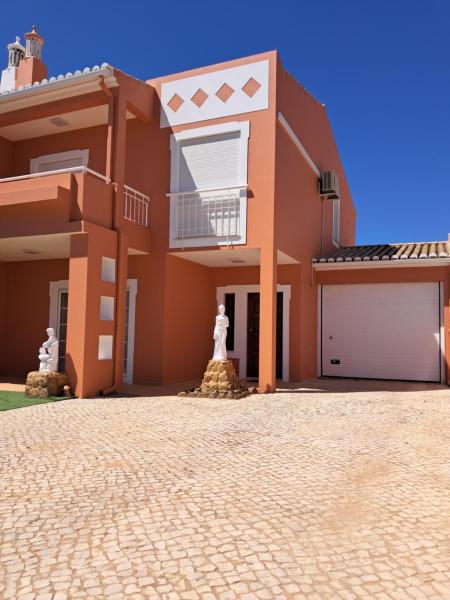 Villa Praia Porto de Mós, Reservar  Hotéis em Algarve com Estacionamento, Estacionamento