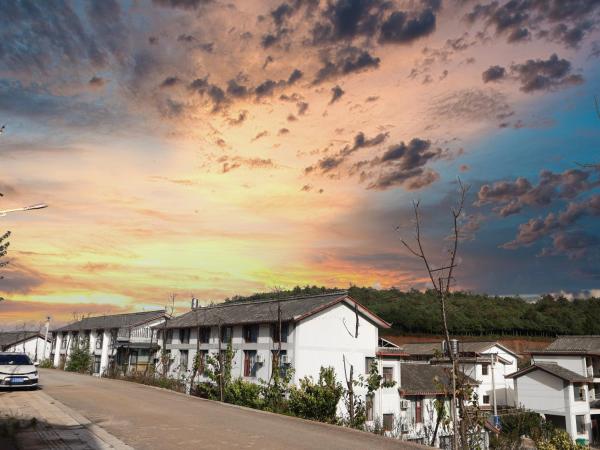 红景轩酒店昆明东川红土地景区kunming Hongjingxuan Hotel, Reservar  Dongchuan Yunnan