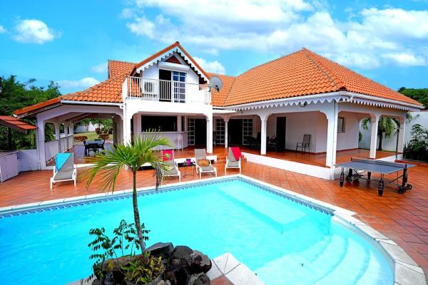 Villa Marliv by TROPICAL SUN, Reservar  Hotéis em Fort-de-France com Estacionamento, Estacionamento