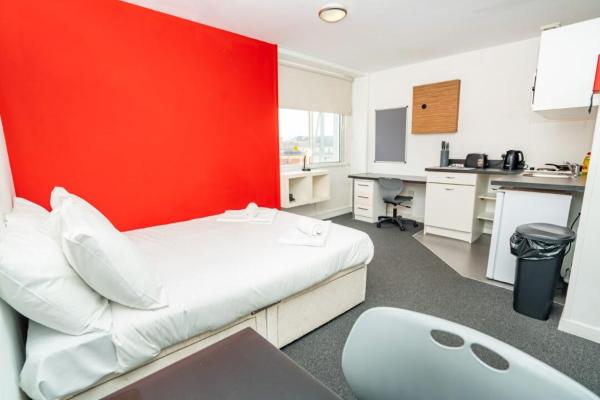 churn - Bright Convenient Central Coventry Budget Studio, Reservar  Coventry West Midlands