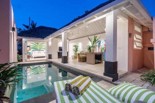 Ocean Two 1BR Villa Honeymoon Seminyak, Reservar  Hotéis em Bali com piscina, Piscina