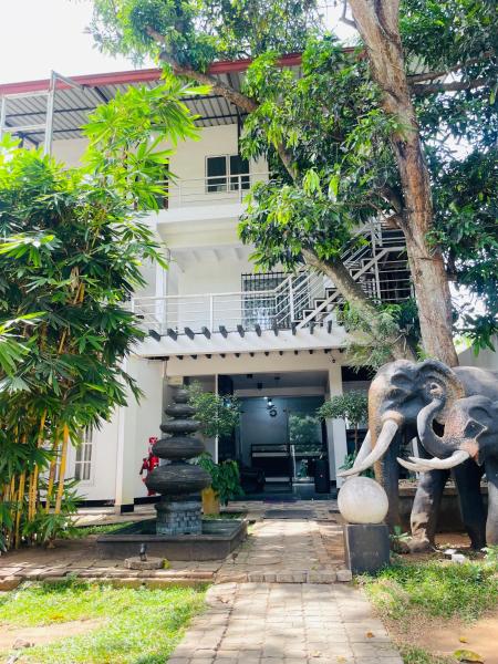 Black Rose Resort, Reservar  Anuradhapura 