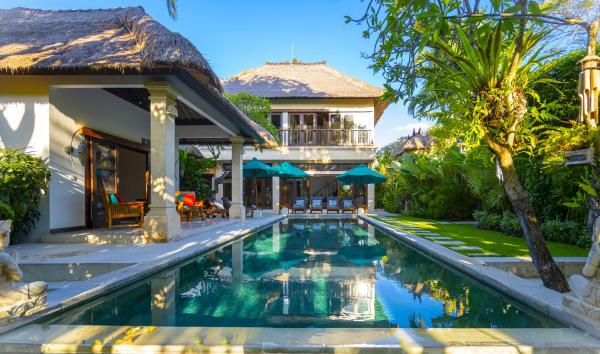 Superb and Elegant 4-Bedroom Villa - Up to 10 guests, Reservar  Hotéis em Bali com piscina, Piscina