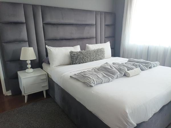 KHAHILIGI Guest House, Reservar  Roodepoort Gauteng