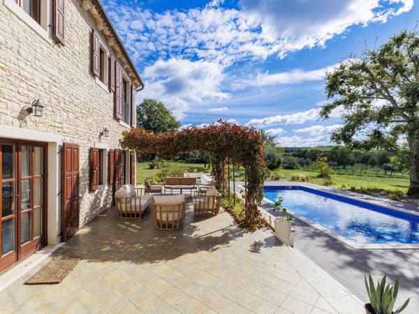 Villa Nadua by Interhome, Reservar  Hotéis em Katun com piscina, Piscina