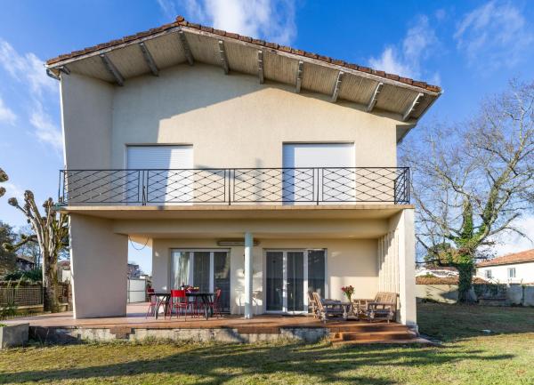 Villa Amistad - centre - parking - jardin - lave linge et vaisselle, Reservar  Mont-de-Marsan Landes