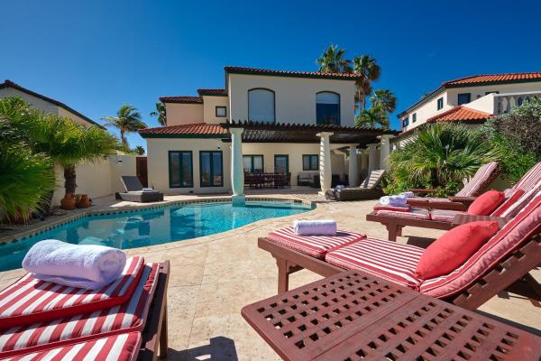 Luxury 4BD Villa Tierra del Sol Private Pool, Reservar  Hotéis em Noord com Piscina, Piscina