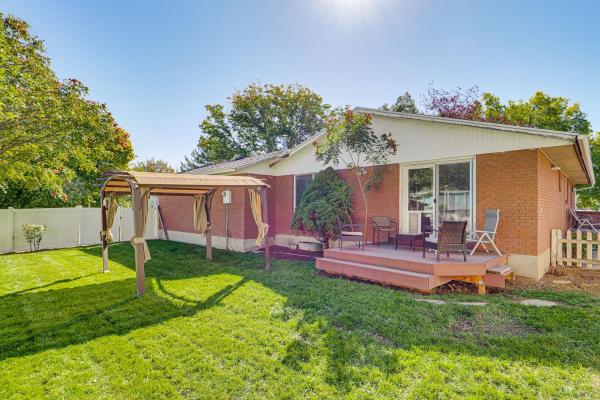 2 Mi to Gardner Village Family Gem with Fenced Yard, Reservar  West Jordan Salt Lake County