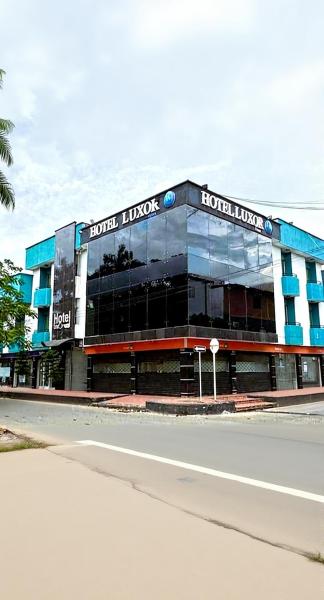 Hotel Luxor Plaza, Reservar  Hotéis em Meta com Piscina, Piscina