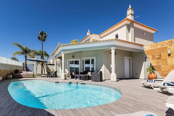 Quiet Villa Near The Beach, Opcional Heated Pool, Reservar  Hotéis em Algarve com Piscina, Piscina
