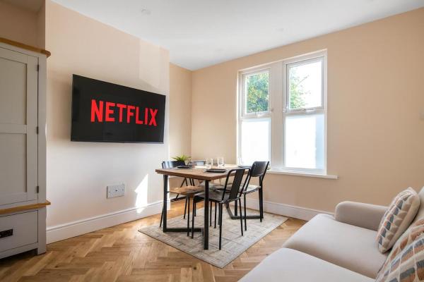 Lyme Villa - Near QMC & University of Nottingham, Reservar  Nottingham Nottinghamshire, perto de Highfields Park