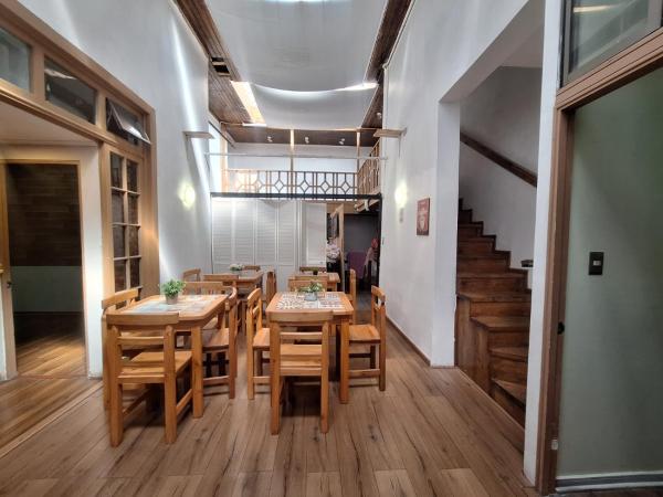 Casona para 25 personas cerca de todas la universidades y el metro republica, Reservar  Centro de Santiago Santiago