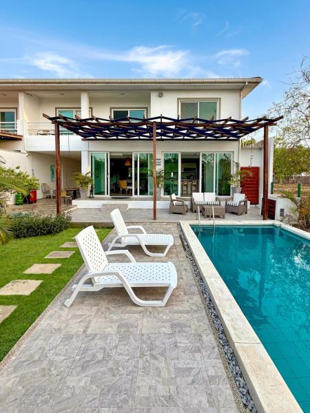 Vacation Home Escape & Villa with pool, Reservar  Hotéis em El Morro com piscina, Piscina