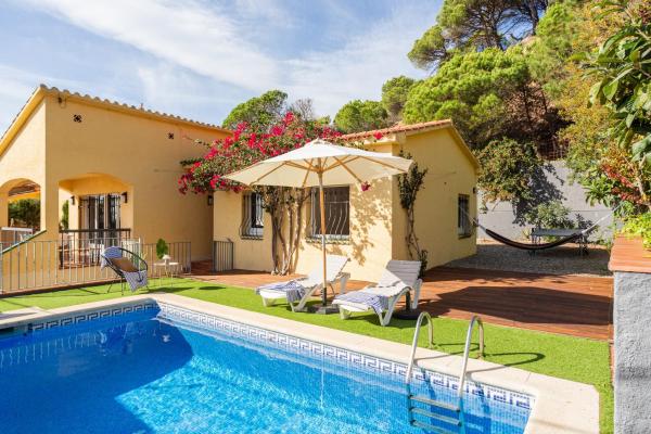 Lloret · Villa Gamené piscina y mar, Reservar  Hotéis em Costa Brava com piscina, Piscina