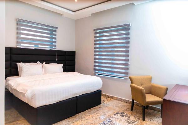 King Georges Court, Reservar  Mama 
