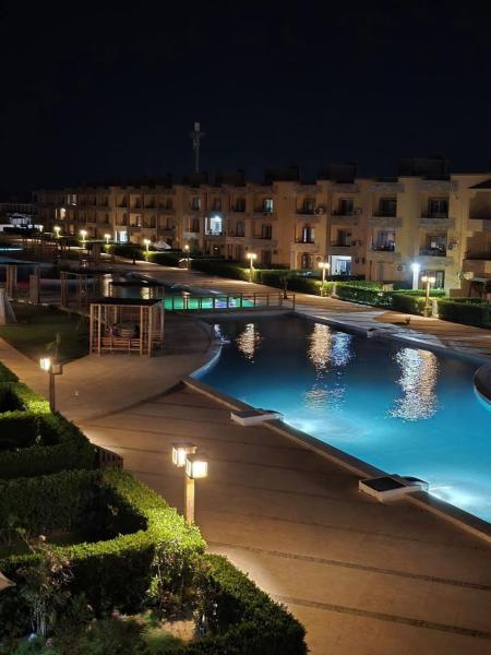 شاليه ارضي غرفتين و2 تواليت لاجولي العين السخنه عائلات فقط, Reservar  Hotéis em New Valley com Piscina, Piscina