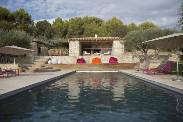 A Serene Luxury Villa in the Heart of Provence, Reservar  Hotéis em Le Castellet com piscina, Piscina