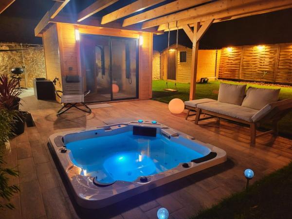 La Villa Aliénor - Spa et Cinéroom, Reservar  Hotéis SPA em Amilly, SPA