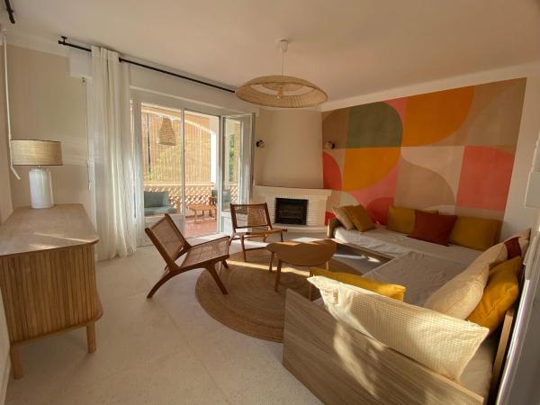 Villa and independent studio St Raphaël Agay, Reservar  Saint-Raphael Mimosa Road
