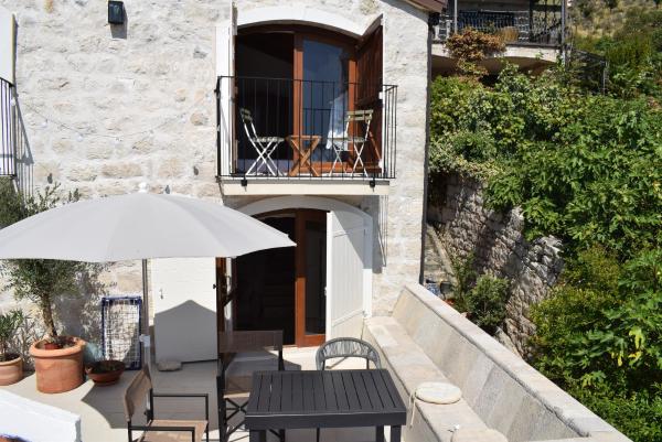 Unique stone apartment Villa M, Reservar Apartamento Hotéis em Budva County com Estacionamento, Estacionamento