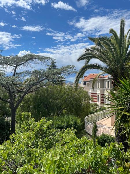 Villa belle époque idéalement située plage et centre ville, Reservar  Saint-Raphael Mimosa Road