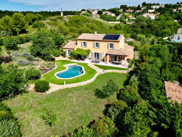 Villa Provençale avec Piscine à Aurons, Reservar  Hotéis em Aurons com piscina, Piscina